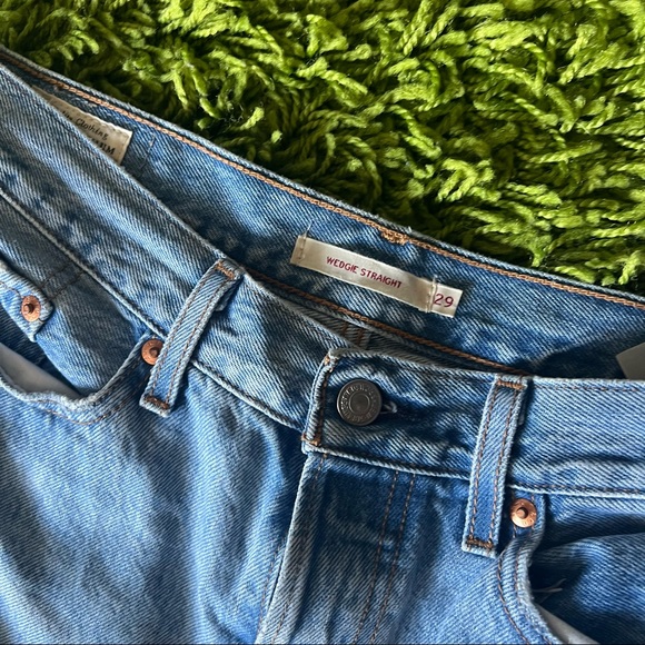 Levi’s Wedgie Straight distressed jeans - Picture 3 of 9